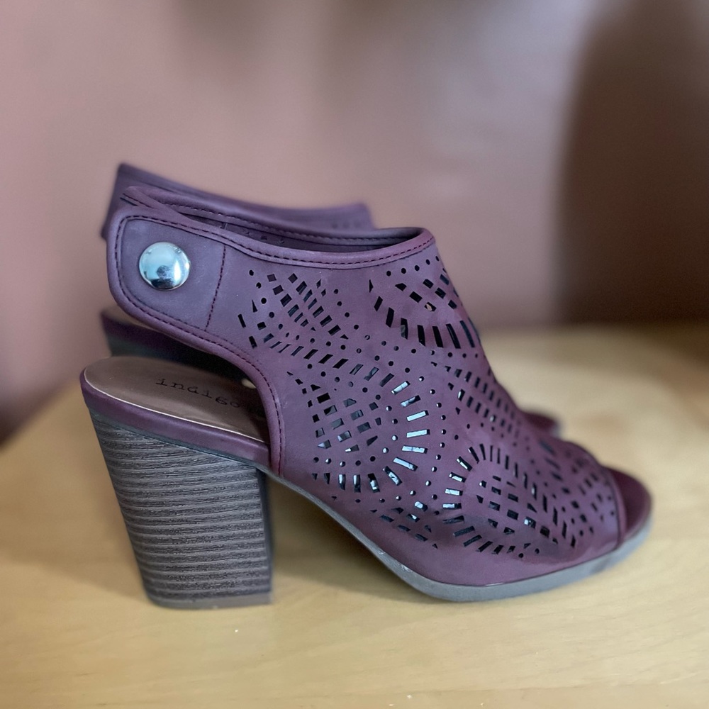 MAROON BOOTIES